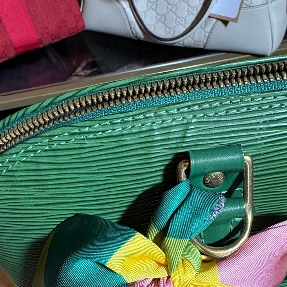 Green Louis Vuitton Alma Handbag - Picture 12 of 14
